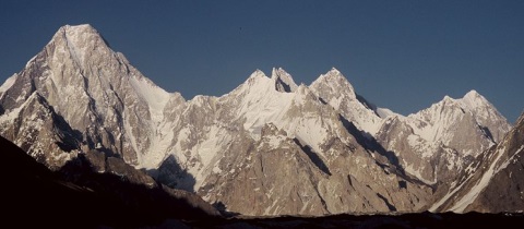 Gasherbrum IV; V; VI; Wikipedia, foto: Florian Ederer
