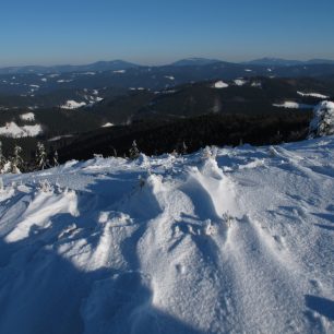 Panorama Beskyd z hřebene Javorníků.