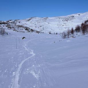 Právě sem se jezdí trénovat na polární expedice a nabírat zkušenosti, protože místní drsné podmínky dokáží dokonale prověřit jak materiál, tak morálku.