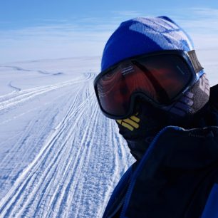 Zimní bikepacking je ohledně vybavení neúprosný a nepřipravenost se nevyplácí. Na objemné zimní vybavení není moc místa a s hmotností je třeba šetřit.