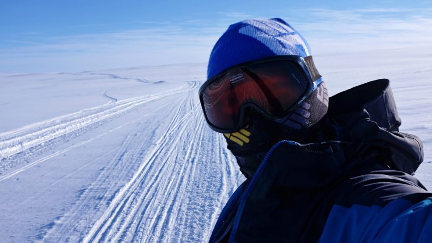 Zimní bikepacking je ohledně vybavení neúprosný a nepřipravenost se nevyplácí. Na objemné zimní vybavení není moc místa a s hmotností je třeba šetřit.