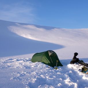 Na Hardagerviddu jsem nechtěl brát žďárák, který nemám nijak v oblibě, a radši vzal do zimy osvědčený tunelový stan.