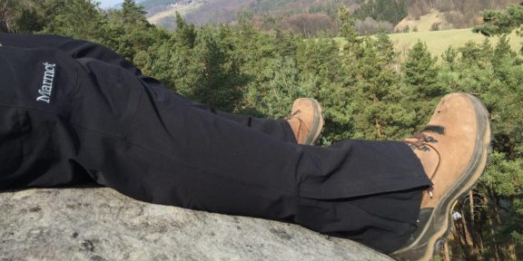Celoroční softshellové kalhoty &#8211; recenze Marmot Scree Pant