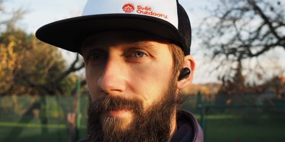 Recenze: Niceboy HIVE podsie &#8211; Bluetooth pecky na plný pecky