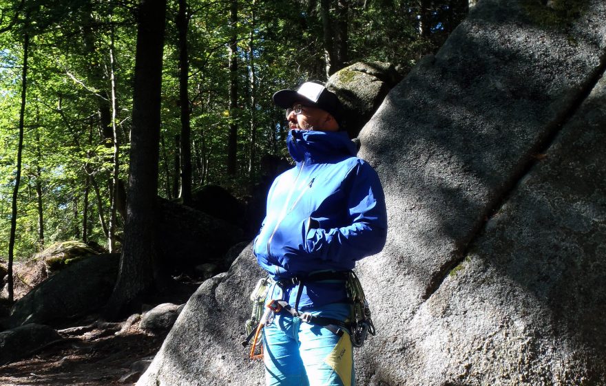 Kapsy bundy Marmot Knife Edge jsou dostupné i v sedacím úvazku.