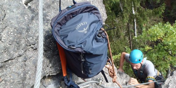 Recenze: Osprey Mutant 22 – lezecký batoh páté generace