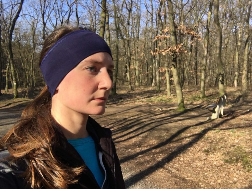 Sportovní čelenka Pichincha je pohodlná při běhání, ale hodí se i pod helmu na lyže nebo na kolo.