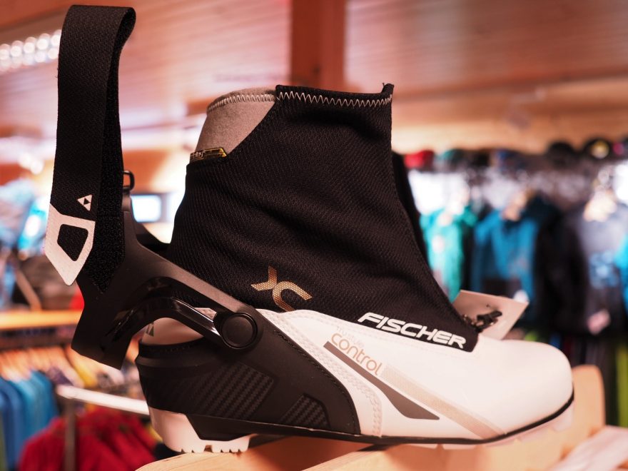 Fischer Control - turistická bota dámská - výztuha kotníku zvyšuje stabilitu nezkušeným běžkařům
