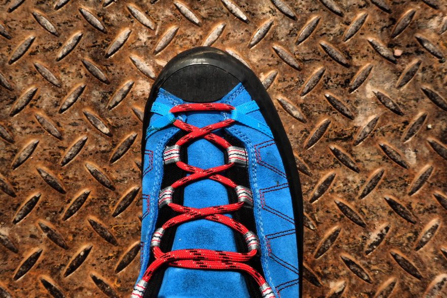 Šněrování je u boty ASOLO Elbrus GV až do špičky