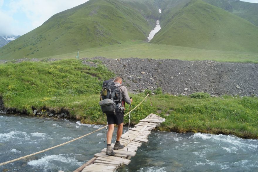 Lávka pod vojenským stanovištěm