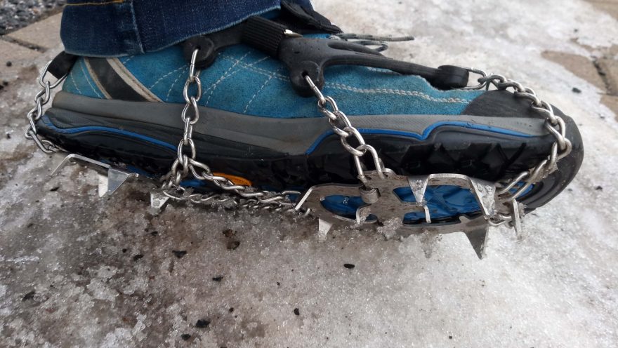Nasazené nesmeky YATE Ice Spikes na nízké botě