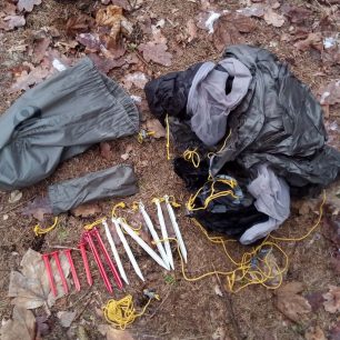 Pro dokonalé nebo nejlepší možné vypnutí stanu Gossamer Gear The Two doporučuji použít 12 kolíků