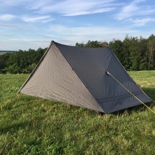 Zapnuté bočnice přístřešku Gossamer Gear The Two