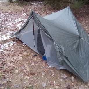 Zarolované apsidy stanu Gossamer Gear The Two