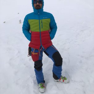 Jak sedí lehká péřovka Sir Joseph Apris Hooded II.