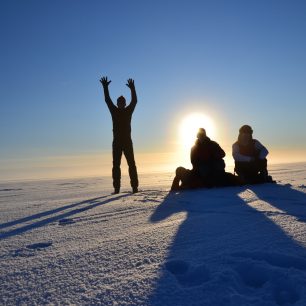 Když nefouká můžete jít i v zimě za polárním kruhem tričku