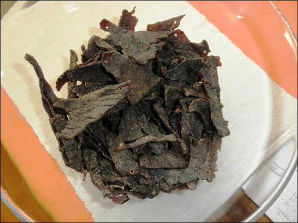 Beef jerky - sušené hovězí je skvělým doplňkem jídelníčku na horských túrách.