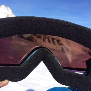 Příjemné polstrování brýlí Julbo Aerospace.