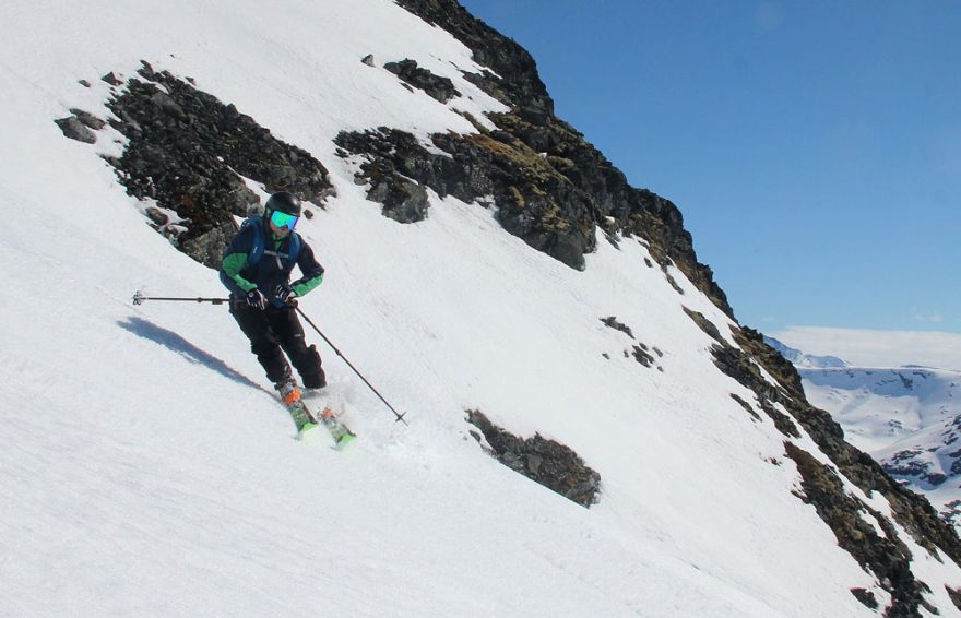 Nájezd do žlabu pod Store Tverrbotntinden