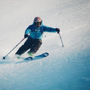 Jízda na lyžích Armada Tracer 98 během skialpové túry v Davosu