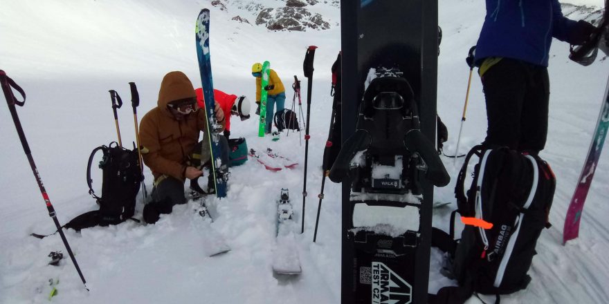 Testované lyže Armada Tracer 98 byly osazeny hybridním vázáním Armada Shift MNC 13