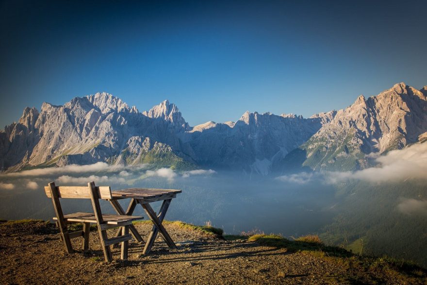Sextenské Dolomity jsou součástí východních Dolomit a tvoří je rozeklané hřebeny a hluboká údolí.