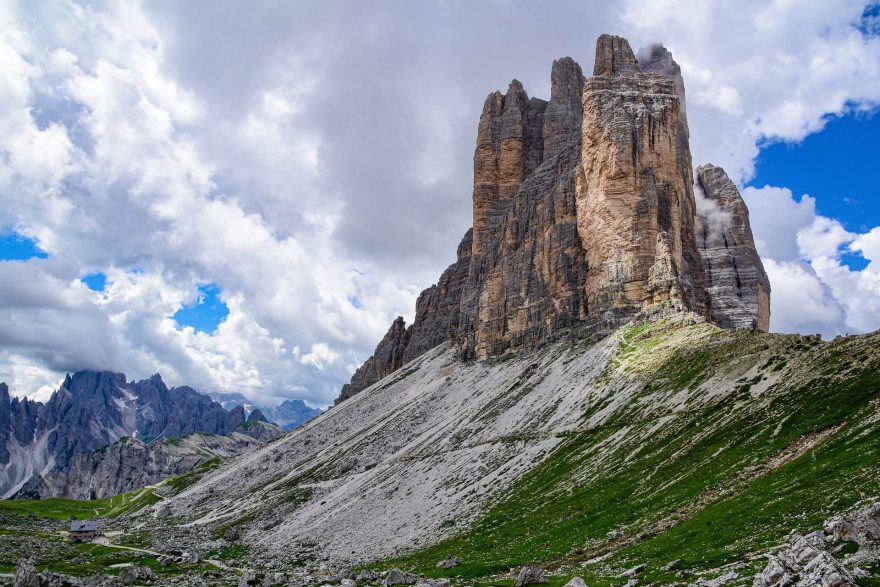 Sextenské Dolomity jsou proslavené nejslavnějším útvarem Dolomit – Tre Cime di Lavaredo