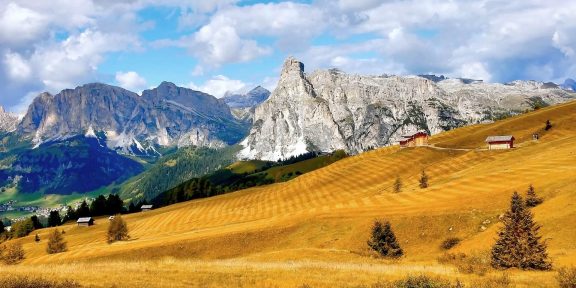 Výstup na vyhlídkový Sassongher v Dolomitech