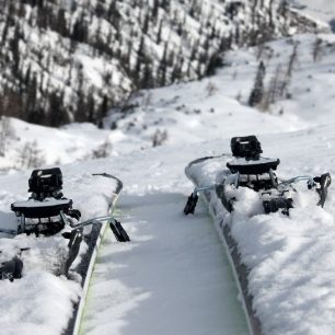 Po výstupu hlubokým sněhem jsou K2 Wayback 96 pod sněhem