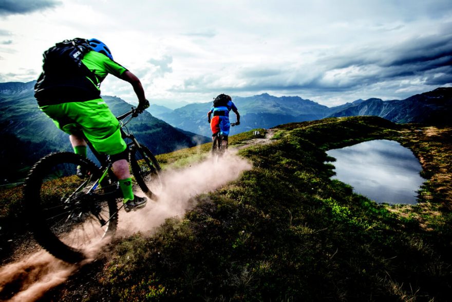 Traily ve Švýcarsku na rozdíl od jiných zemí patří chodcům i bikerům zcela rovnoprávně.