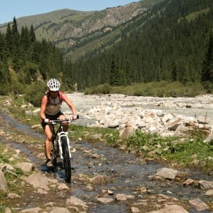 Na kole divokým Kyrgyzstánem