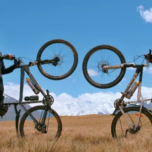 Na kole divokým Kyrgyzstánem je zážitek na celý život