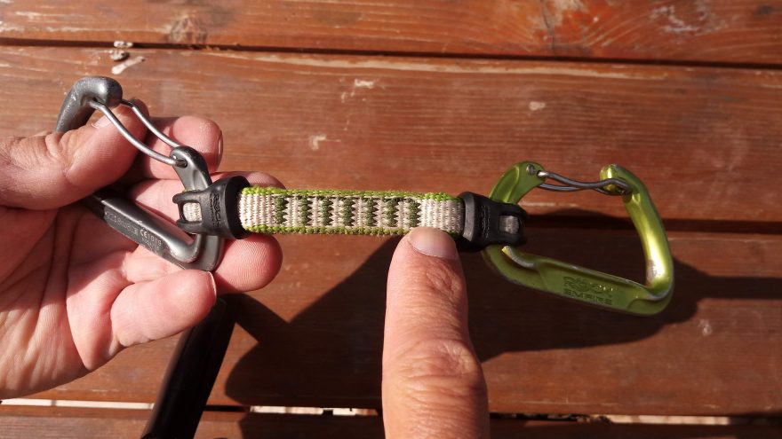 Popruh u expresek včetně šití zkontrolujeme také