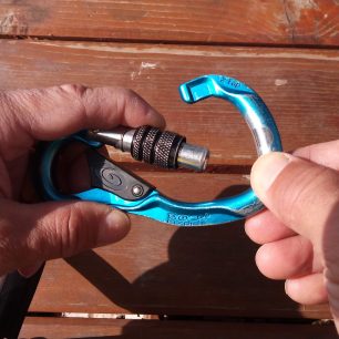 U karabin zkontrolujeme kromě opotřebení i chod západek a pojistek