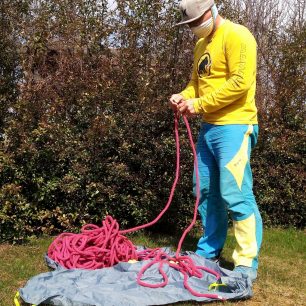 Kontrolu lana provádějte očima i hmatem