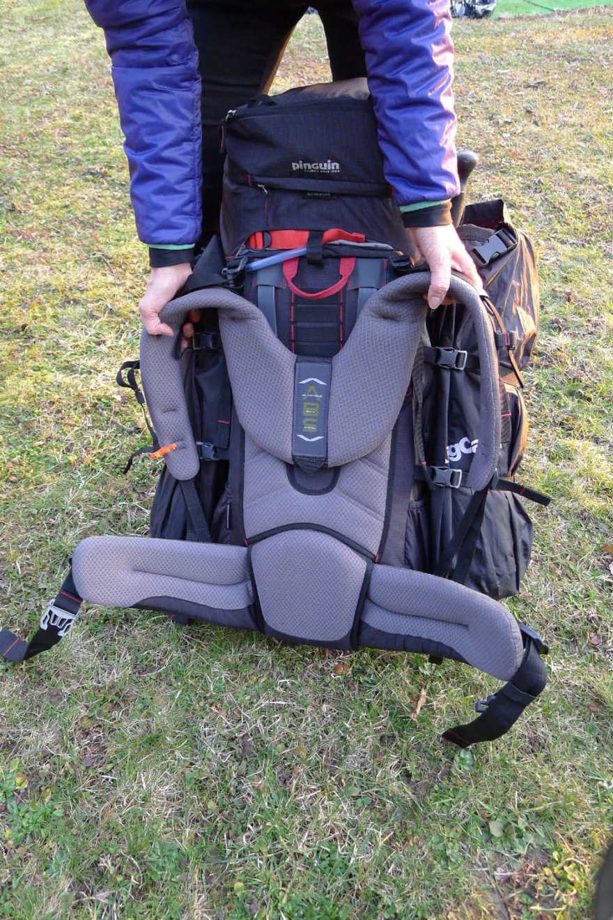 Stejně tak velkoryse polstrované a jednoduše nastavitelné jsou ramenní popruhy