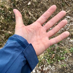 Suchý zip pro regulaci obvodu zápěstí bundy The North Face Dryzzle