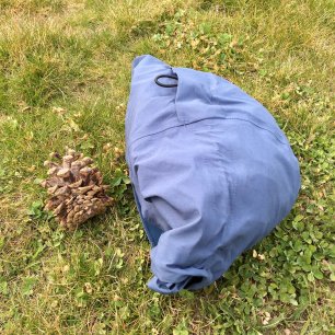 Velikostní srovnání bundy The North Face Dryzzle se středně velkou šiškou