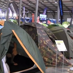 Při výběru stanu je možnost si ho prohlédnout postavený a porovnat ho s ostatními modely k nezaplacení.