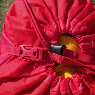 Stažení hlavní komory popruhem - Lowe Alpine Halcyon 35-40