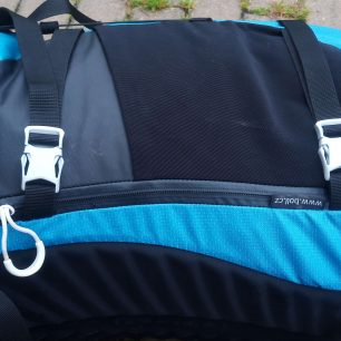 Boční popruhy takto zajišťují boční vstup, ale při rozepínání je nutné jejich rozepnutí - Boll QUANTUM 35-47.