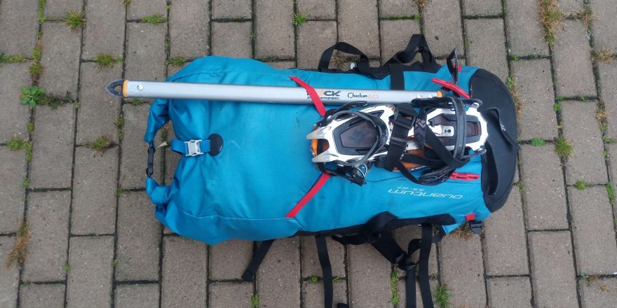 Čelní panel hravě zvládne fixaci maček bez obalu - Boll QUANTUM 35-47.