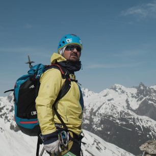 Kompaktně sbalený Boll QUANTUM 35-47 s rolovacím uzávěrem.