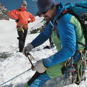 Narychlo srolovaný uzávěr zajištěný centrálním popruhem - Boll QUANTUM 35-47.