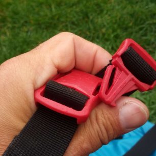 Při zatnutí mých vypracovaných břišních svalů nevydržela spona na bederáku a praskla - Boll QUANTUM 35-47.