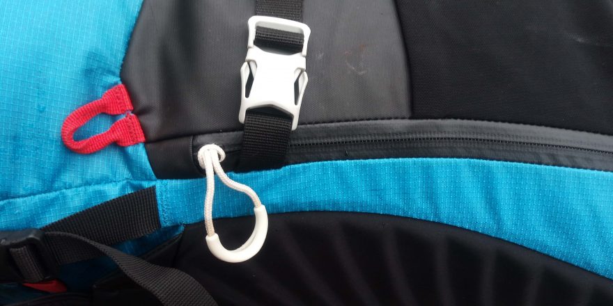 Zip bočního vstupu je zajištěn kompresním popruhem - Boll QUANTUM 35-47.