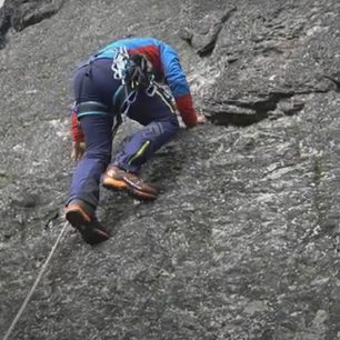 Volné lezení v botech Garmont G-Radikal GTX na skalách