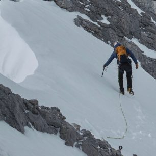 Batoh Deuter Guide 34+ sedí na zádech jako přilepený