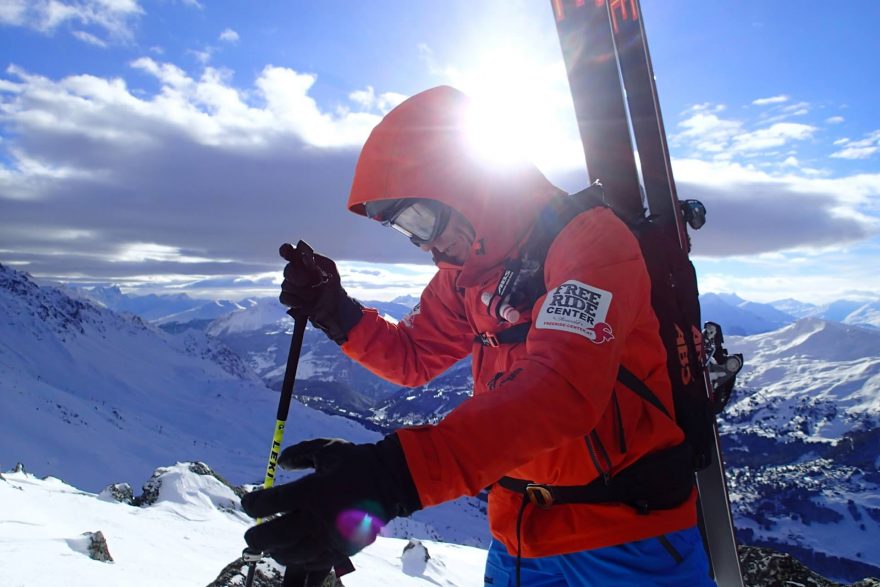 Horský vůdce Karel Kříž ve švýcarském středisku během SNOWfestu - lyžování ve volném terénu