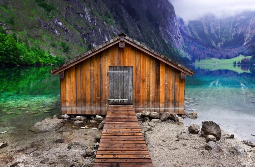 Smaragdové jezero Obersee je ikonou Berchtesgadenu, Německo